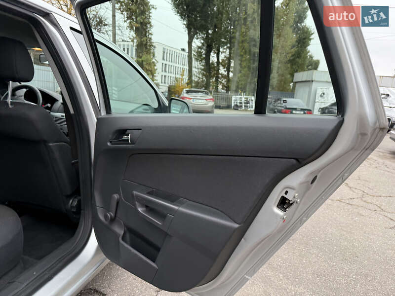 Универсал Opel Astra 2010 в Виннице