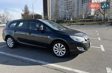 Универсал Opel Astra 2011 в 