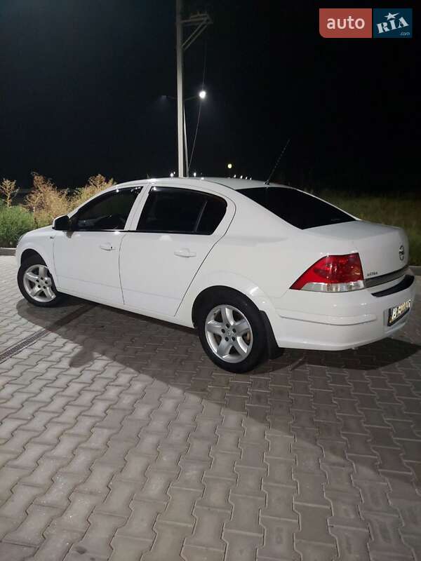 Седан Opel Astra 2014 в Днепре