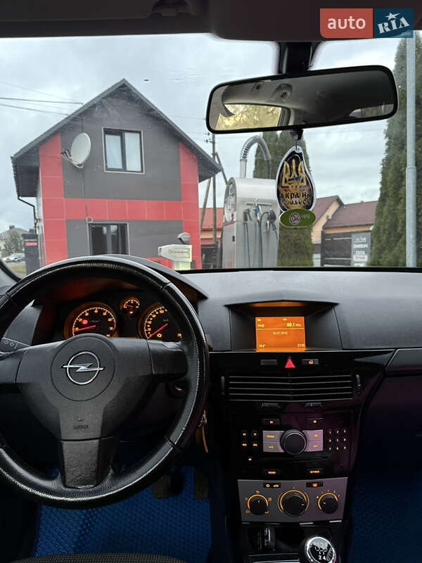 Универсал Opel Astra 2010 в Ивано-Франковске