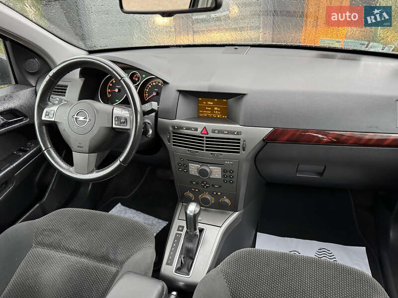 Хэтчбек Opel Astra 2005 в Дрогобыче