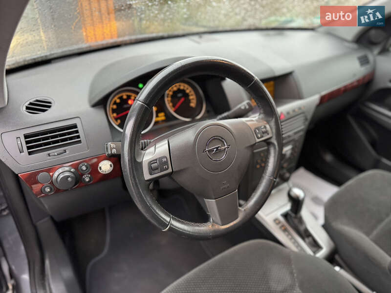 Хэтчбек Opel Astra 2005 в Дрогобыче