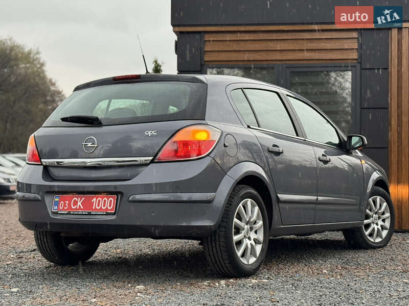 Хэтчбек Opel Astra 2005 в Дрогобыче