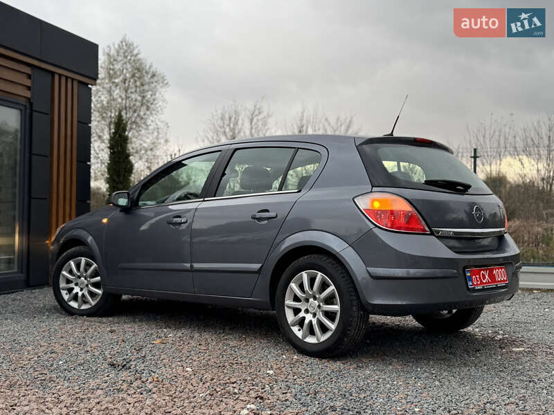 Хэтчбек Opel Astra 2005 в Дрогобыче