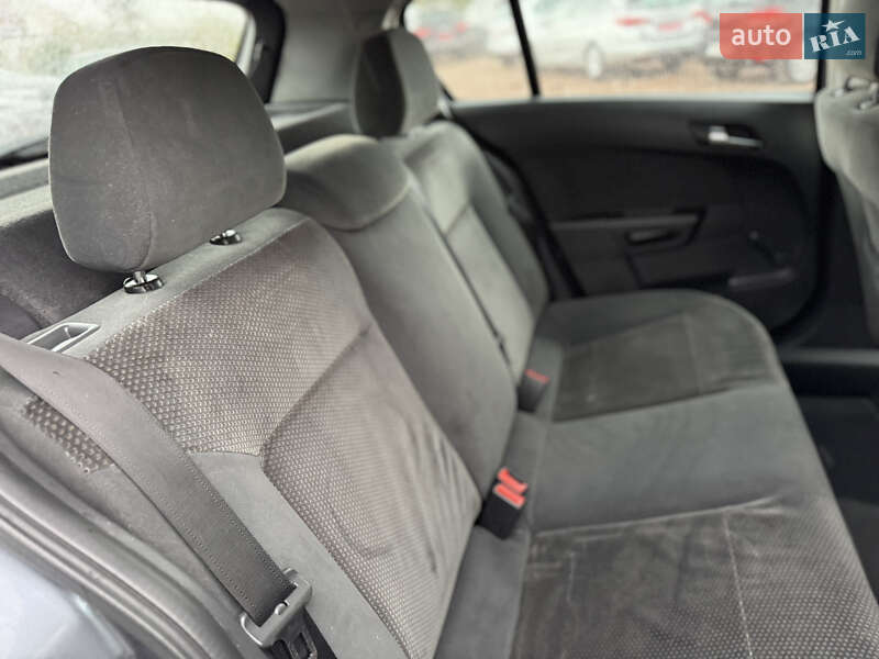 Хэтчбек Opel Astra 2005 в Дрогобыче