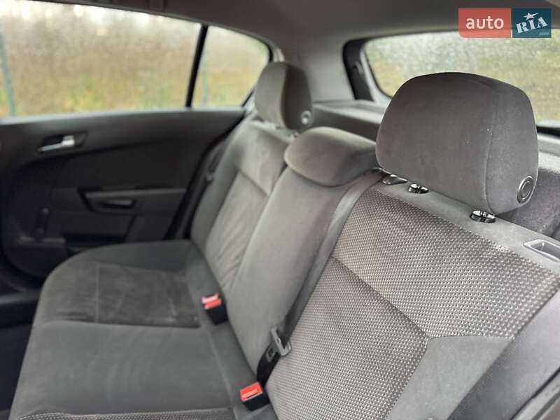Хэтчбек Opel Astra 2005 в Дрогобыче