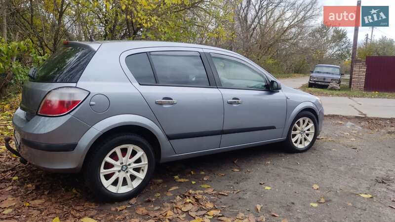 Хэтчбек Opel Astra 2005 в Золотоноше