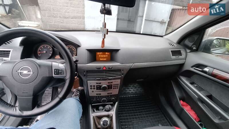 Хэтчбек Opel Astra 2005 в Золотоноше