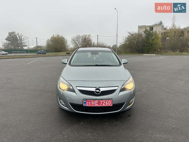 Хетчбек Opel Astra 2010 в Житомирі фото 3 Хетчбек Opel Astra 2010 в Житомирі