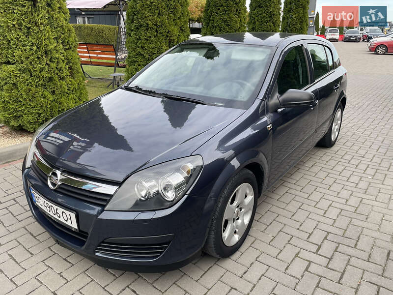 Хэтчбек Opel Astra 2006 в Городке