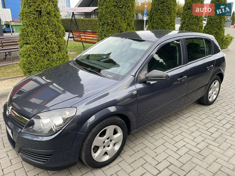 Хэтчбек Opel Astra 2006 в Городке