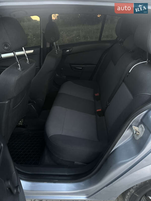 Хетчбек Opel Astra 2007 в Тульчині