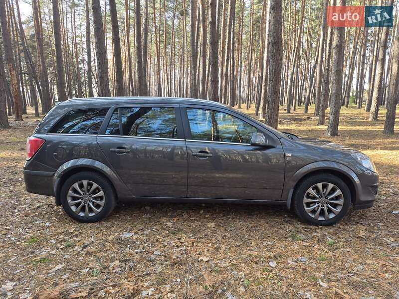 Универсал Opel Astra 2010 в Харькове