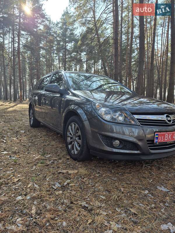 Универсал Opel Astra 2010 в Харькове