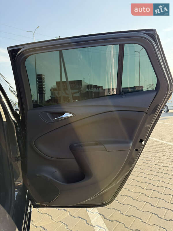 Універсал Opel Astra 2016 в Луцьку