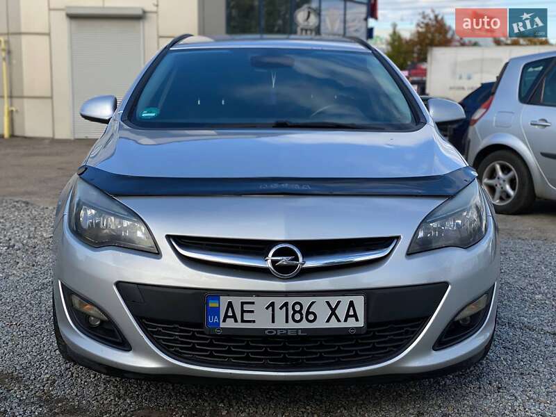 Универсал Opel Astra 2015 в Днепре