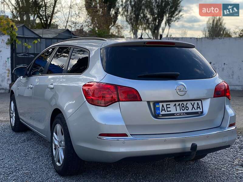 Универсал Opel Astra 2015 в Днепре