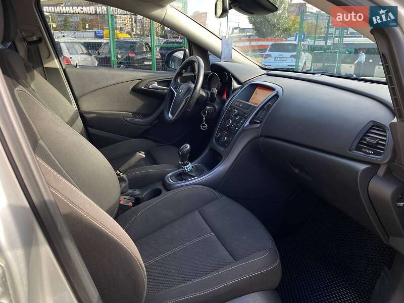 Универсал Opel Astra 2015 в Днепре