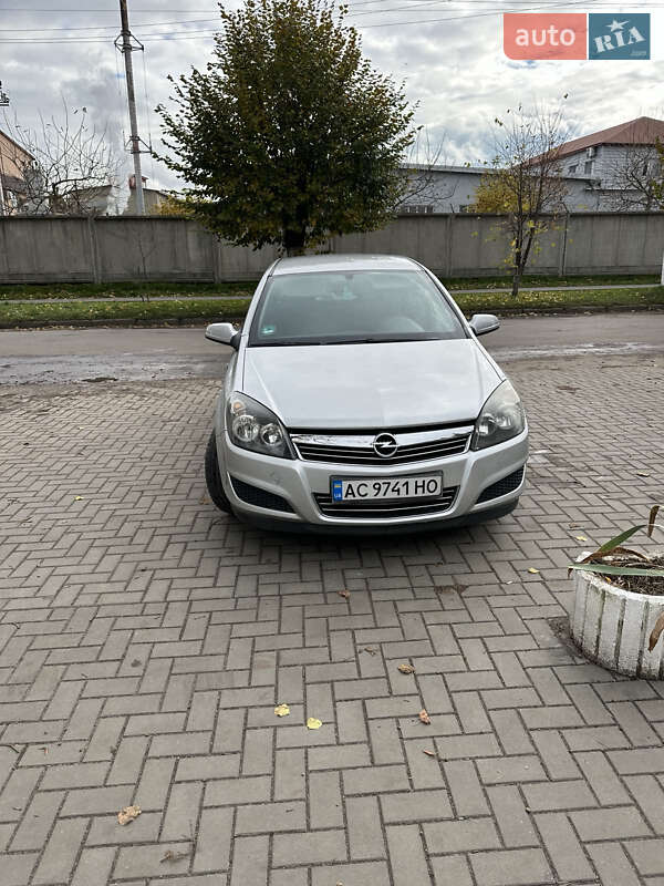 Универсал Opel Astra 2009 в Луцке фото 2 Универсал Opel Astra 2009 в Луцке