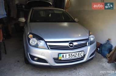 Универсал Opel Astra 2013 в Обухове