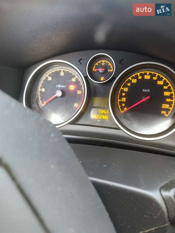 Универсал Opel Astra 2010 в Луцке фото 3 Универсал Opel Astra 2010 в Луцке