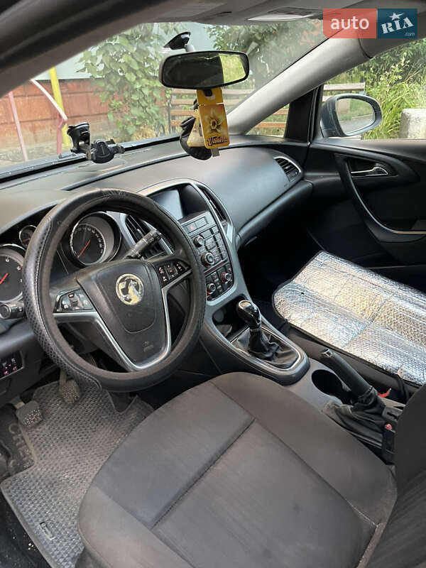 Хэтчбек Opel Astra 2013 в Фастове