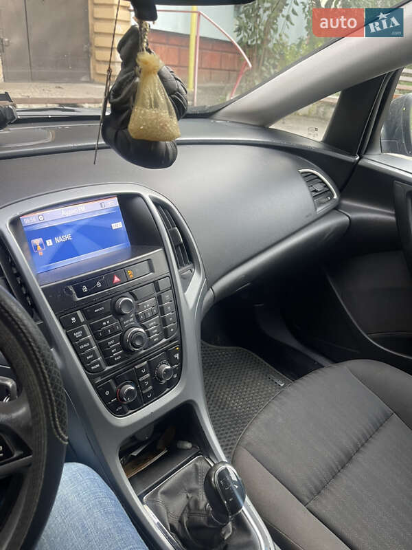 Хэтчбек Opel Astra 2013 в Фастове