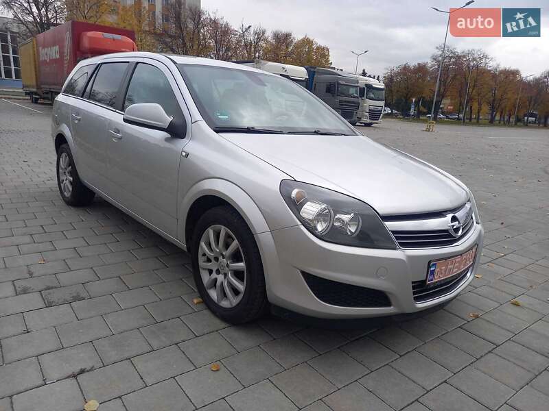 Универсал Opel Astra 2010 в Черкассах