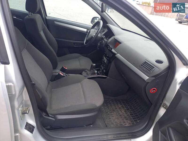 Универсал Opel Astra 2010 в Черкассах