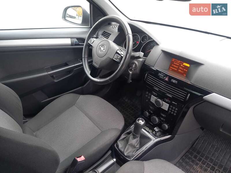 Универсал Opel Astra 2010 в Черкассах