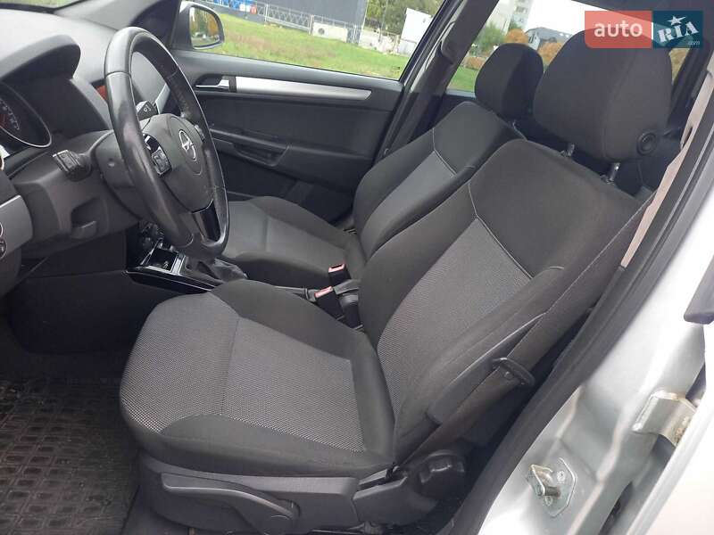 Универсал Opel Astra 2010 в Черкассах