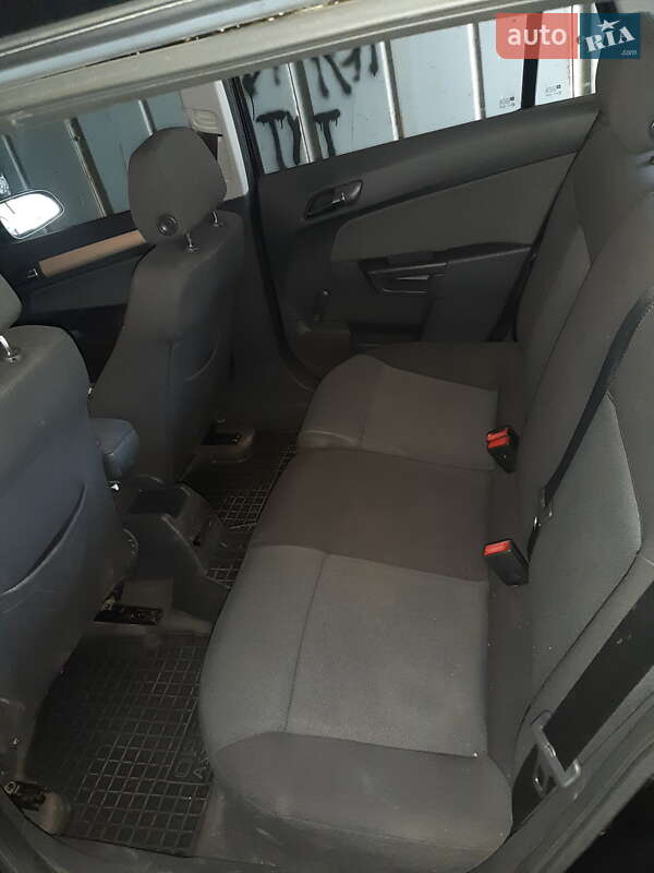 Универсал Opel Astra 2007 в Сторожинце