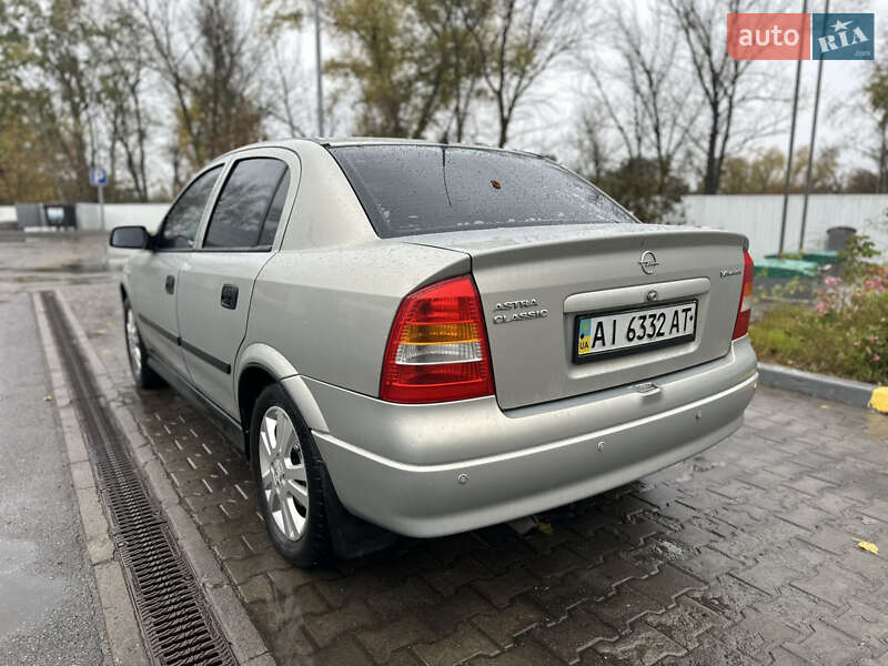 Седан Opel Astra 2006 в Сумах