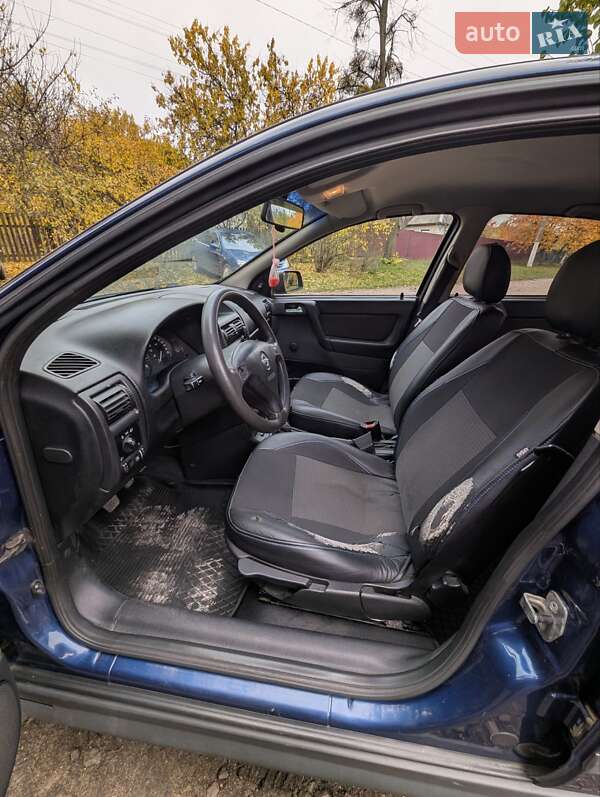 Седан Opel Astra 2005 в Смеле