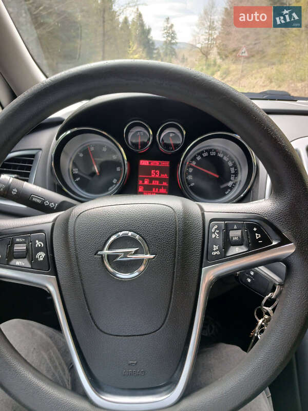 Универсал Opel Astra 2013 в Бориславе