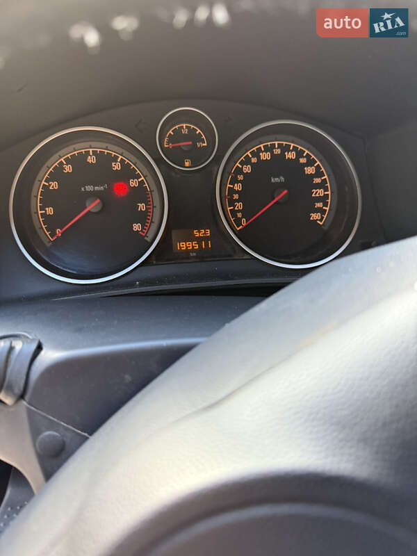 Універсал Opel Astra 2009 в Рівному