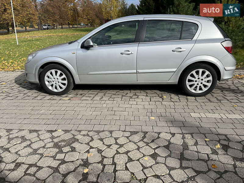 Хэтчбек Opel Astra 2004 в Луцке
