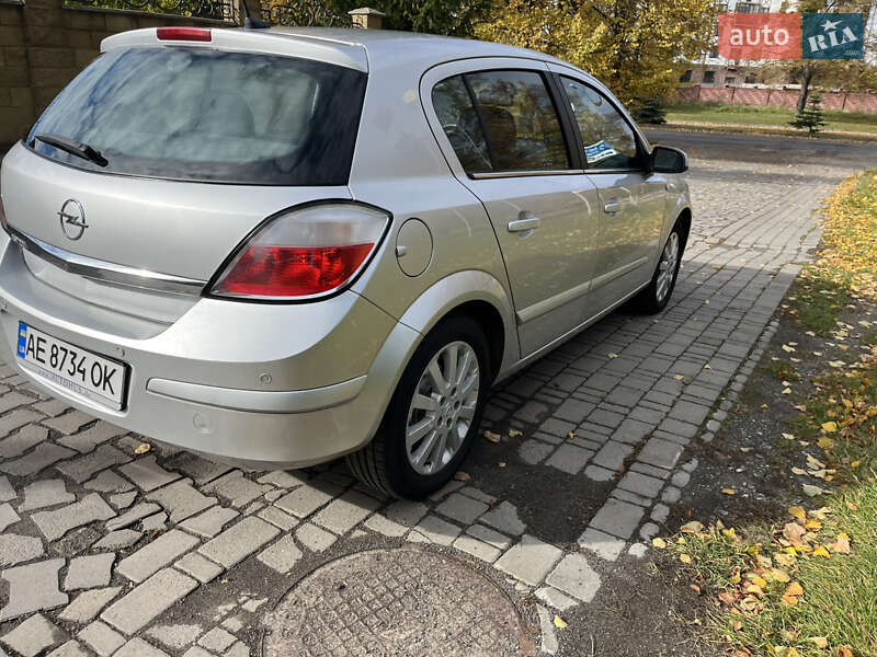 Хэтчбек Opel Astra 2004 в Луцке