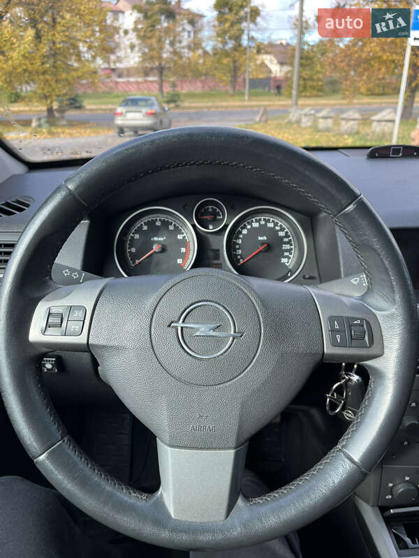 Хэтчбек Opel Astra 2004 в Луцке