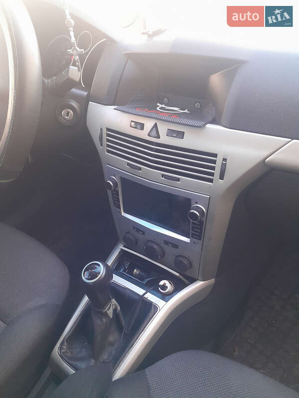 Седан Opel Astra 2007 в Перегинском фото 11 Седан Opel Astra 2007 в Перегинском