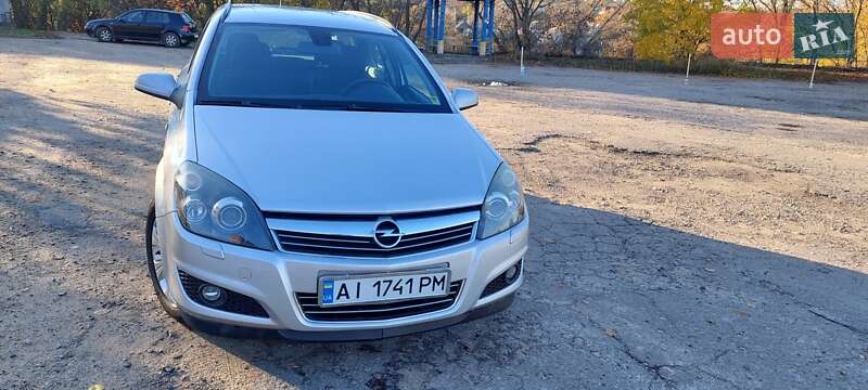 Универсал Opel Astra 2009 в Обухове