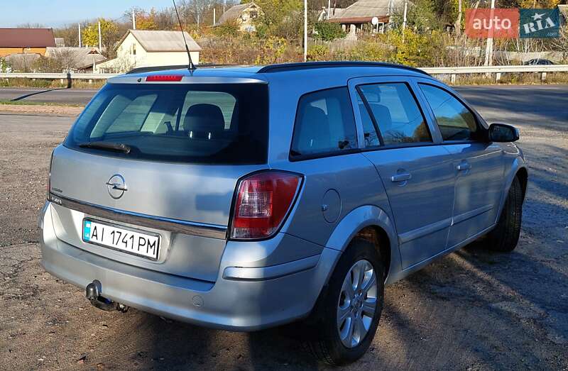 Универсал Opel Astra 2009 в Обухове