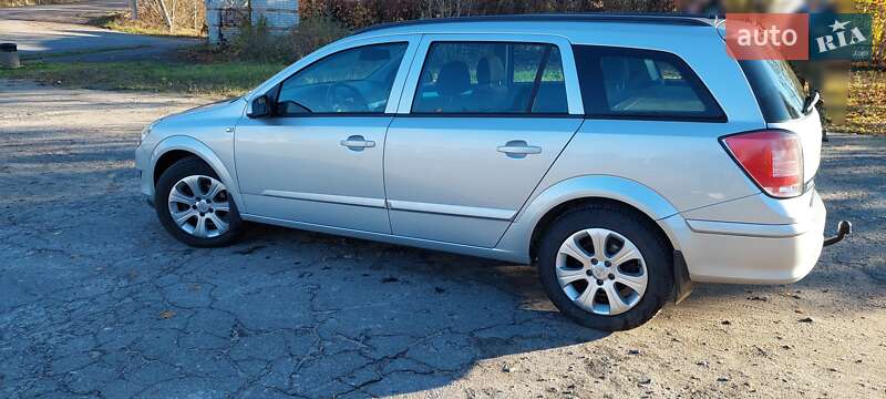 Универсал Opel Astra 2009 в Обухове