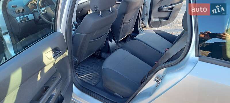 Универсал Opel Astra 2009 в Обухове