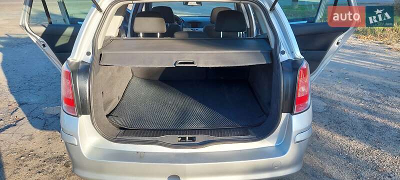 Универсал Opel Astra 2009 в Обухове