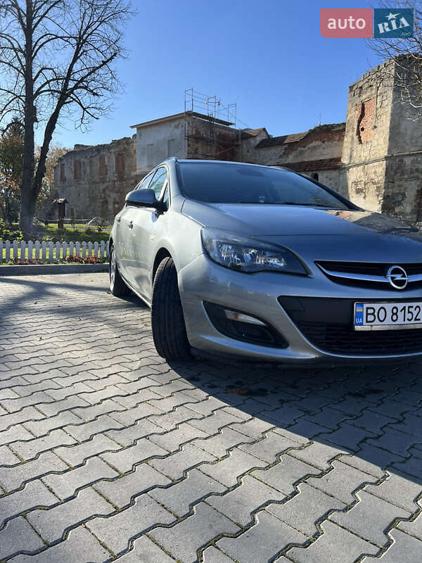 Универсал Opel Astra 2013 в Бережанах