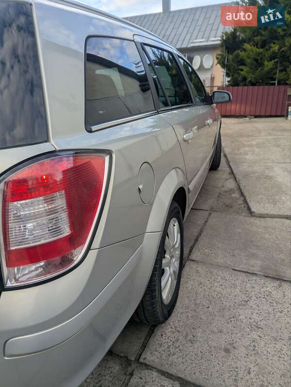 Універсал Opel Astra 2008 в Рівному