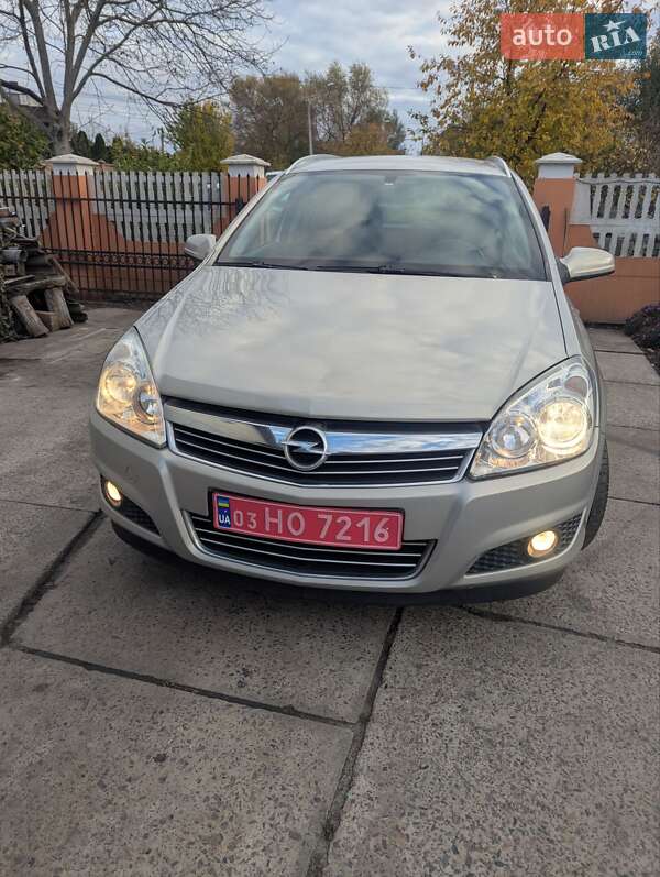 Універсал Opel Astra 2008 в Рівному