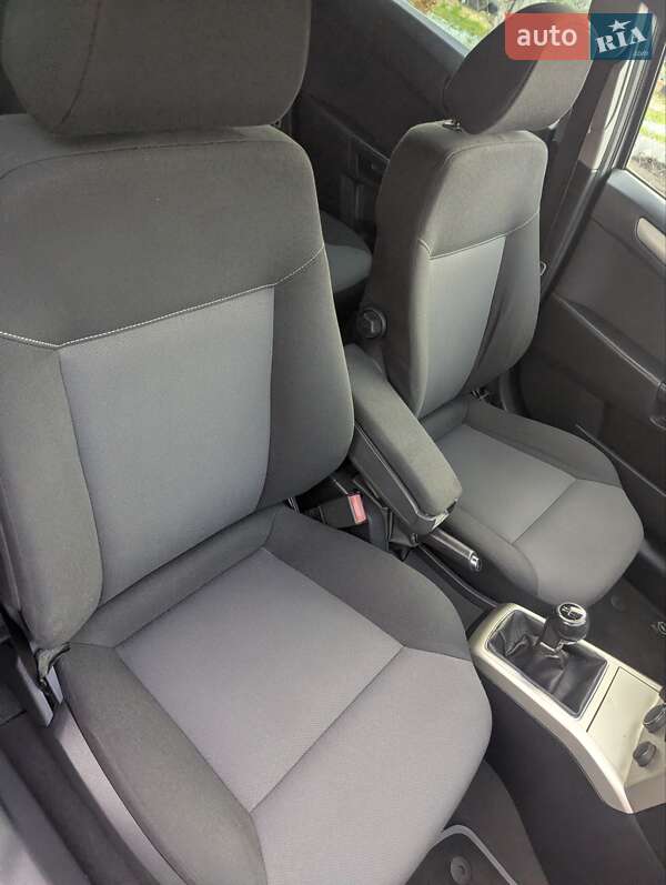 Універсал Opel Astra 2008 в Рівному