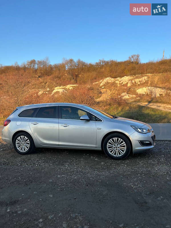 Универсал Opel Astra 2013 в Ивано-Франковске